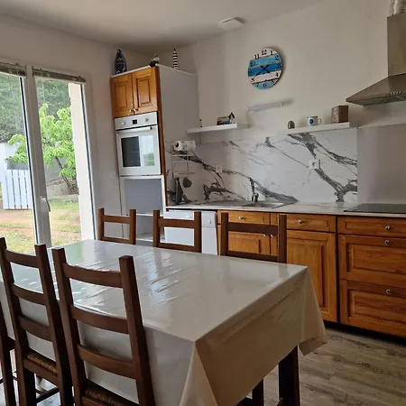 Prázdninový dům Maison De La Frandiere-98m2-6 Pers-3 Ch-2 Sdb-2 Wc-wi-fi-500 Metres De La Barbâtre